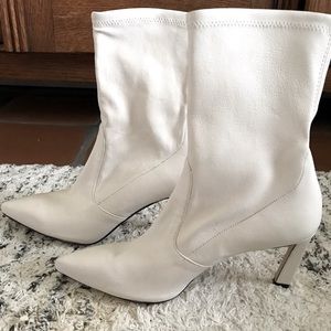 Stuart Weitzman 8.5 white booties